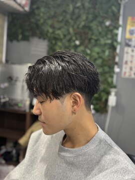 バーバーショップライズ 2nd(barber shop RAIzE) センターパート