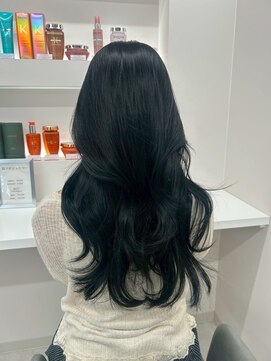 シイム(CYM) 艶髪ダークブルー/レイヤーカット/カール