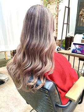 ルーナヘアー(LUNA hair) シャドールーツピンクベージュ　巻きスタイル