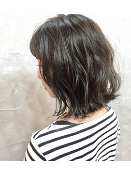 ラヴリア カミツ(LOVERIA KAMITSU) グレージュ×レイヤードボブ