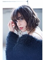 グレージュ ひし形シルエット 切りっぱなしボブ エアリー