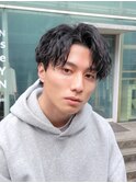 ツイストスパイラルパーマセンターパートツーブロック刈り上げ