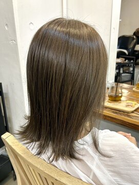 ファルベ(Farbe) 顔まわり/前髪/外ハネ/レイヤー/ワンカール/オリーブ/ベージュ