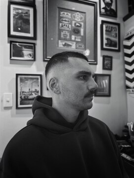 カムレイドフォーライフ(COMRADE 4 LIFE) 坊主フェード　buzzfade