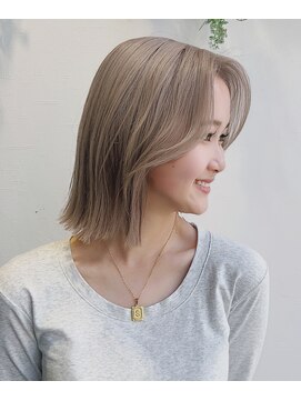 ビューシンサイバシ(VIEW SHINSAIBASHI) 切りっぱなしボブハイトーンミルクティーベージュグレージュ