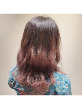 マギーヘア(magiy hair) [meyou]ベビーピンクグラ　ゆるふわミディアム