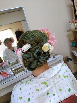 きものサロン すずめ屋 成人式前撮りのための写真映えサイドシニヨン