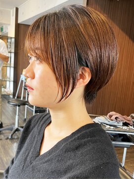 ダブル(DOUBLE) 丸みとくびれのショートヘア