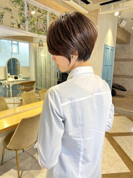 ロンド ストラーダ 心斎橋(Lond strada) ショート×ハイライト白髪ぼかし×シルキーベージュ[心斎橋]