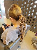 結婚式お呼ばれヘアアレンジ ねじねじ編みおろしヘア