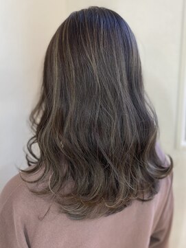 アオアクア 新越谷店(AO-AQUA) 細めハイライト・レイヤーカット・透明感・立体感・上品ヘア