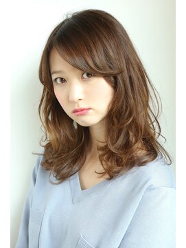 ヘアルーム ルシア(Lucia) エアリーウェーブの抜け感カラー