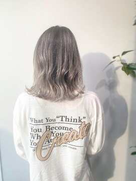 ミチ(mich) ホワイトグレージュでバレイヤージュ◎20代30代40代