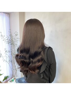 リジー(Litzy) 潤艶透明感カラー