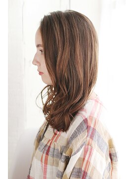 シュシュット(chouchoute) 大人かわいいこなれ美髪ミディホワイトグレージュネビージュ/020