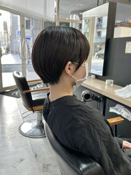 ジーニー 横浜(giinii) 多毛も収まるマッシュショート【村山武史】