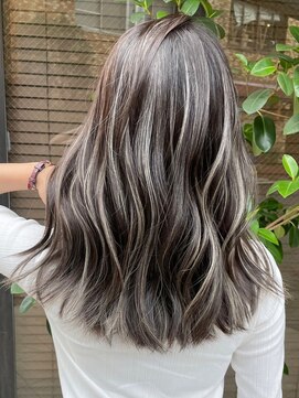 ヨロ 小岩(YOLO) ハイライトカラーミルクティーベージュケアブリーチダブルカラー