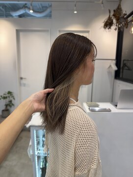 ロカ 表参道(loka) イヤリングカラー/グレージュ[表参道/ブリーチ/ハイライト]Mai