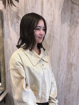 ソフ(soff) 切りっぱなし外ハネミディ