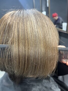 アローズ 荒尾店(arose) 丸みショート白髪ボカシハイライトカラー！