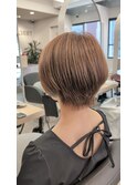 ベージュ×骨格補正ショート