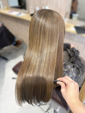 【SANA】赤み消しオリーブベージュ＋プリンセストリートメント