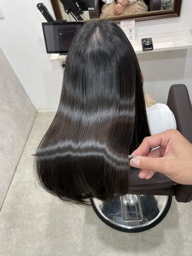 【Lana】触れたくなるほど美しい、大人の美髪ストレート