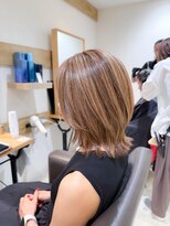 ステラバイケンジ 藤沢(STELLA by KENJE)&nbsp;【脱白髪染め】白髪ぼかしハイライト人気ミディアム40代ヘア