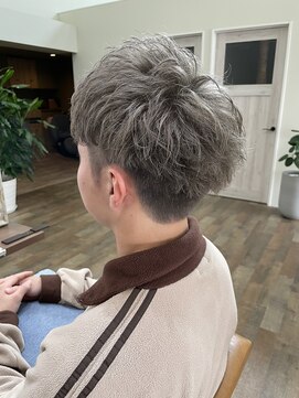 ライナスビューティサロン(Linus beauty salon) ミルクティアッシュ/メンズくせ毛を活かしたショートスタイル
