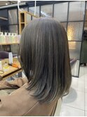 オリーブベージュ