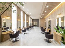 ユウヘアー 千代田橋店(U Hair)の雰囲気（高い天井と自然光が心地よく、ゆったり過ごせる空間です♪）
