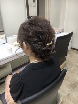 ヘアーアンドメイク トミー(Hair&Make Tommy) ゆるウェーブ大人アップ