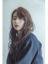 ページボーイ美容室 シックなウェーブの大人ロング