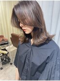 20代30代大人可愛いアッシュベージュくびれボブ耳掛け透明感