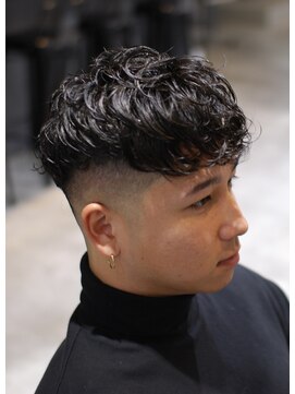 ハングアウト(Hangout) バーバースタイル/フェードカット/スペインカール/スパイラル