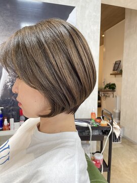 クーロン(Qoolon) 丸み ショートボブ+3Dカラー(high light+low light )