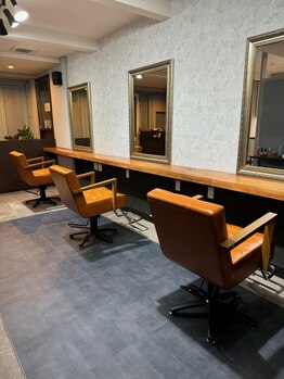 アローズ(ARROWS)の写真/女性目線であなたに似合うstyleをご提案◎心躍る最旬styleへと導く♪【カット+カラー+Tr¥8470】