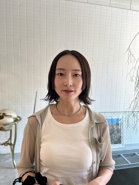 メグリ(meguri) ミディアムボブ　顔周りレイヤー　切りっぱなし