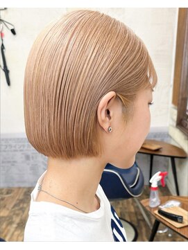 ラウラアンドロー(LAURA&RO) 【ショートボブベージュ】