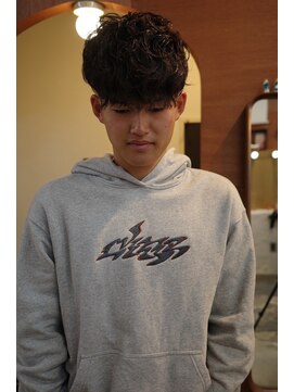 エディ(Edy) メンズ波巻きスパイラルパーマスキンフェード刈り上げ眉毛カット