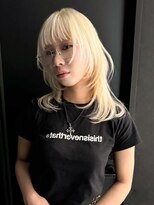 シオン(shion) くすみベージュ透明感カラーウルフレイヤーロング_ba535072