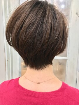 アリュウル 表参道 青山(Allure) 【うなじが綺麗なショート】【水越】