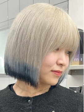 ウィコ 新宿(WICO) ホワイトベージュデザイン[新宿駅/イメチェン/レッドブラウン]