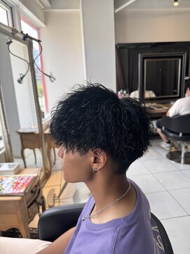 アイズ 海老名(AIZU) ツイストスパイラルパーマ ブルーブラック メンズカラー 眉毛