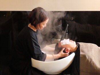 コンフィー 諫早(comfy)の写真/【諫早】心からリラックスできる空間と丁寧な施術◇頭皮の汚れ・疲れを解消し健康的な髪に！