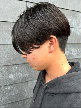 ヒュイル バイ ニアウ(Hwyl by Niau) メンズマッシュセンターパートスパイラルパーマニュアンスパーマ