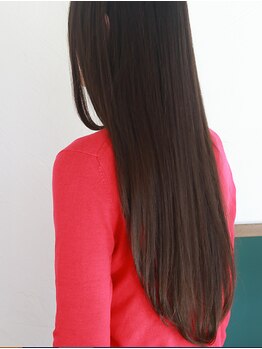 カークスヘア 松戸店(KIRKS HAIR)の写真/【松戸駅東口徒歩30秒】当店大人気の縮毛矯正★トリートメントをしながら自然なさらさらストレートへ。