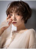 くすみベージュアッシュひし形フェザーショートv戸頭20代30代