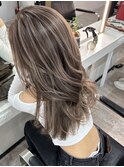 ハイライトミディアムヘア暗めカラーオリーブグレー