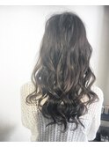 グレージュロングウェーブ